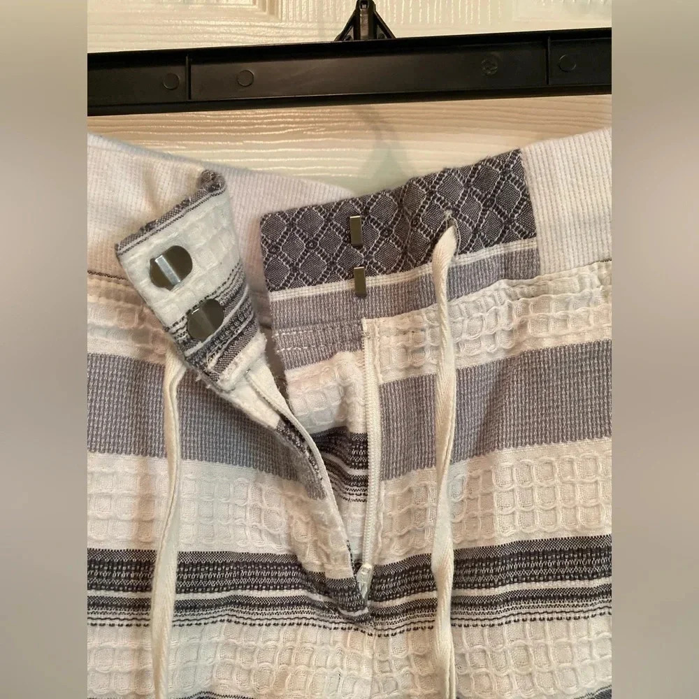 Ann Taylor Loft shorts size 4 - Picture 6 of 9